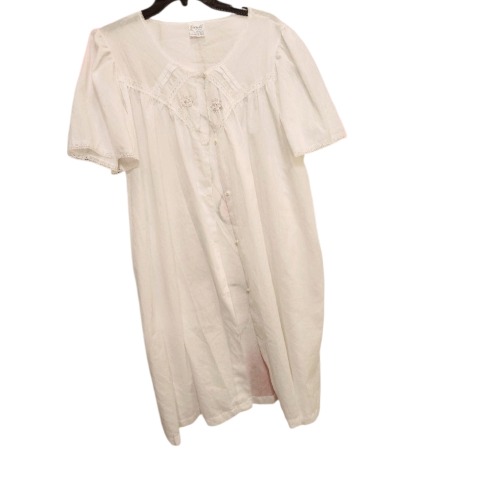 Vintage White Lace Nightgown embroidery details